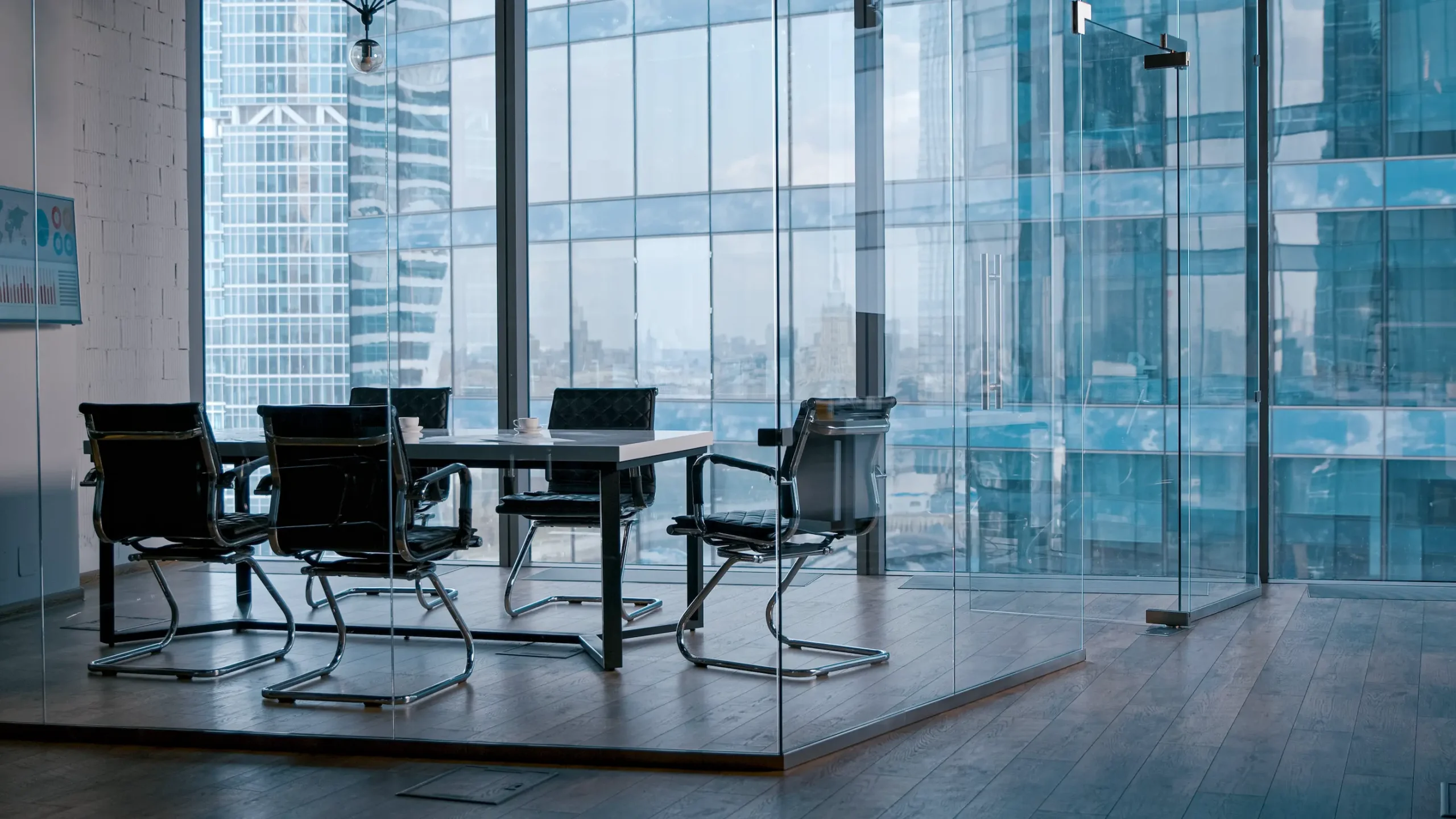 empty-meeting-room-in-office